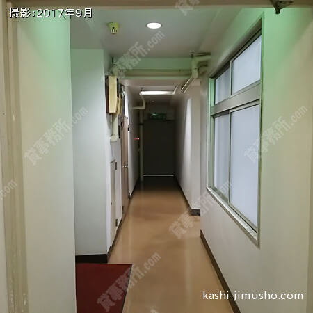 エレベーター前