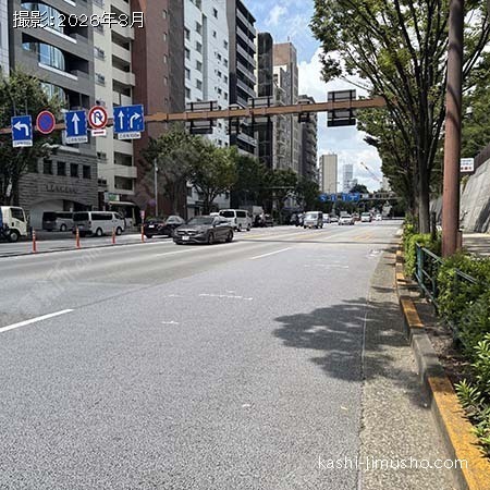 前面道路(靖国通り) 前面道路(靖国通り)