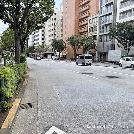 前面道路(靖国通り) 前面道路(靖国通り)