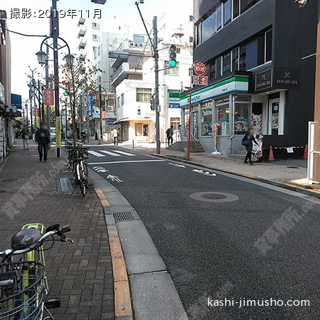 前面道路(神楽坂通り)