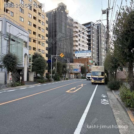 前面道路(大久保通り）