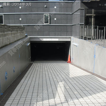 駐車場アプローチ