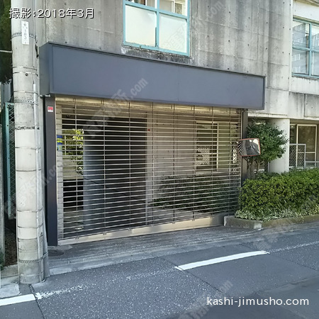 地下駐車場入口