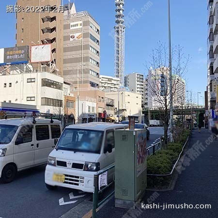  前面道路(靖国通り)