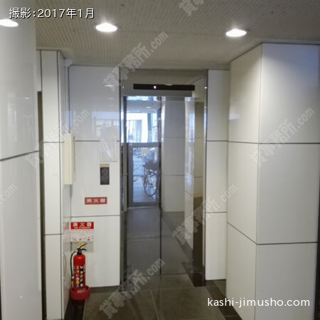 エレベーター前