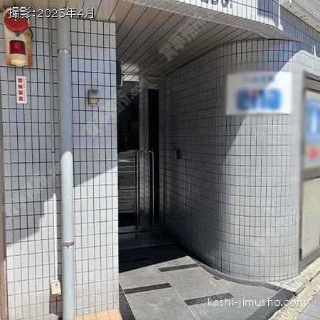 ビル入口前面 ビル入口前面