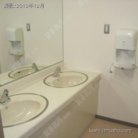  室外男女別トイレ