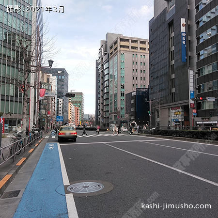 前面道路（新宿通り）