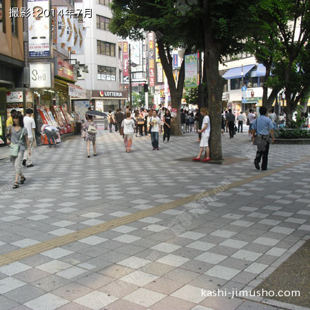 ビル前面歩道