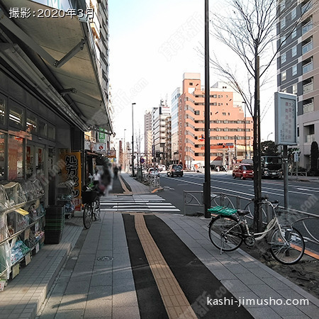 前面道路(春日通り)