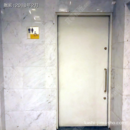 エントランスの多目的トイレ
