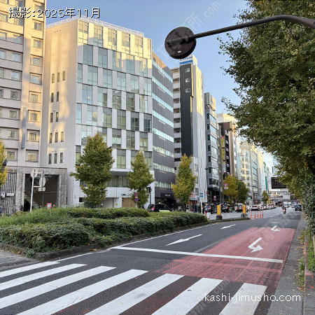 前面道路(靖国通り) 前面道路(靖国通り)