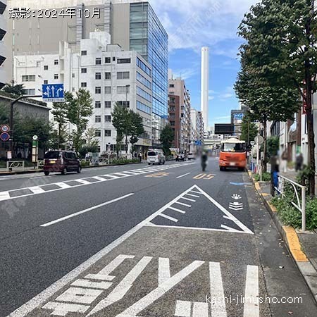 前面道路(春日通り)