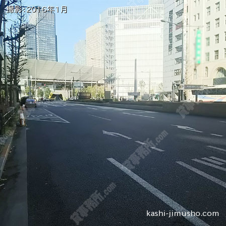 前面道路（八重洲通り）