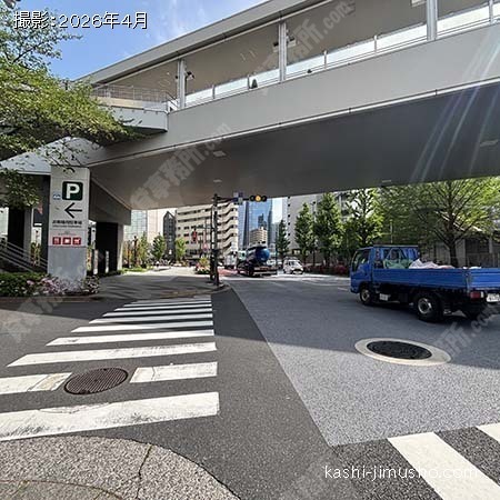 前面道路(山手通り）