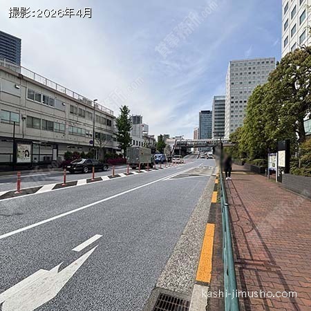 前面道路(山手通り）