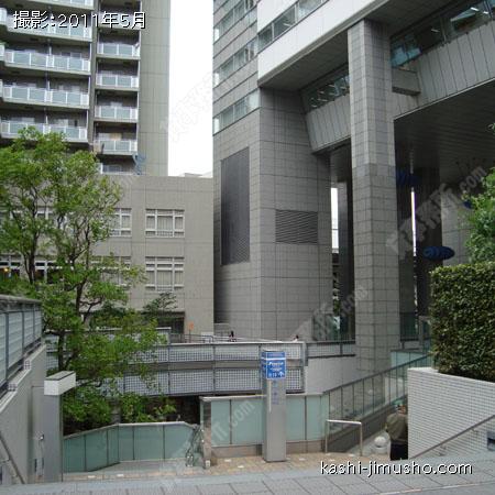 駅前の大型オフィスビル至近 