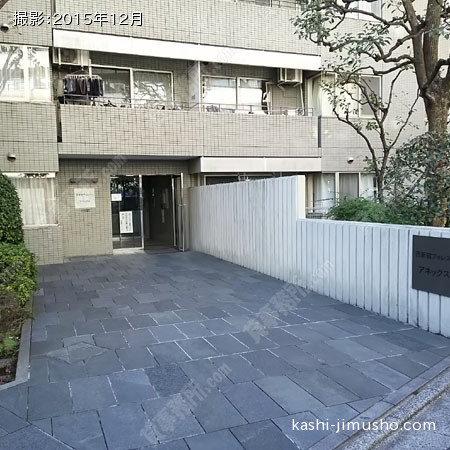 ビル入口アプローチ