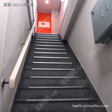 上層階への階段 上層階への階段