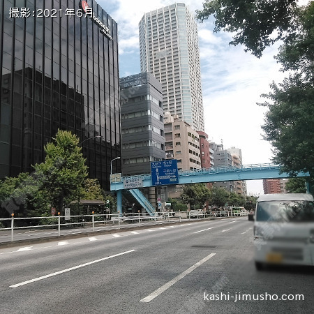 前面道路(靖国通り)