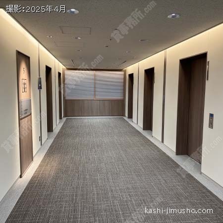 貸室階エレベーターホール