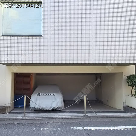 駐車場前