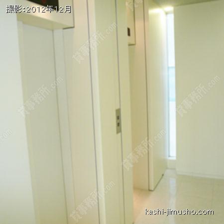 貸室階エレベーターホール 