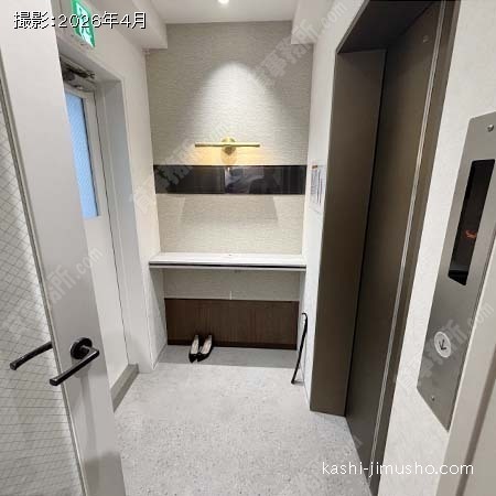 貸室階エレベーターホール