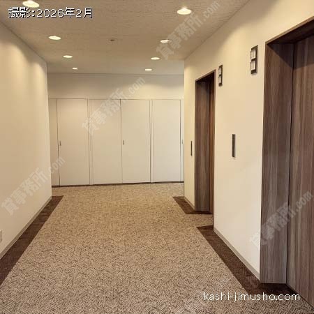 貸室階エレベーターホール