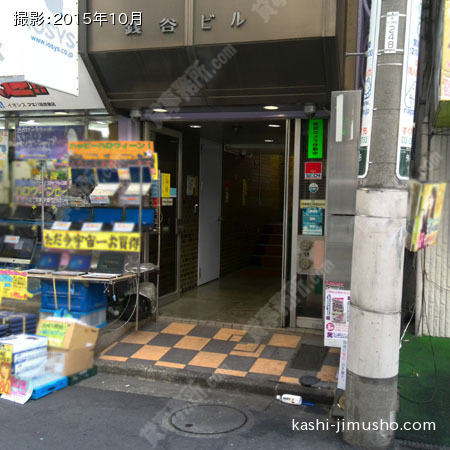 入口前面