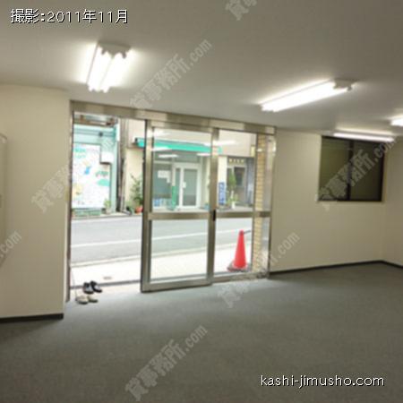 貸室入口 