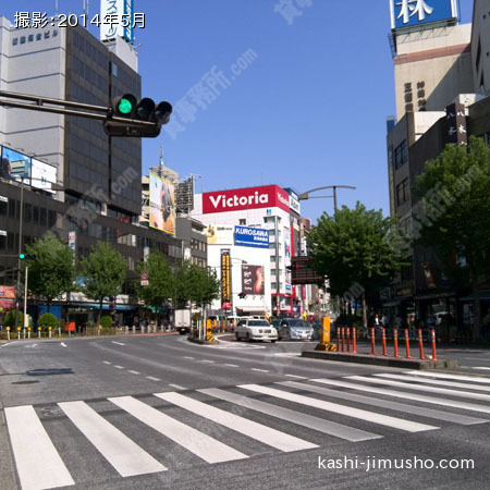 前面道路（靖国通り）