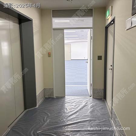 貸室階エレベーターホール