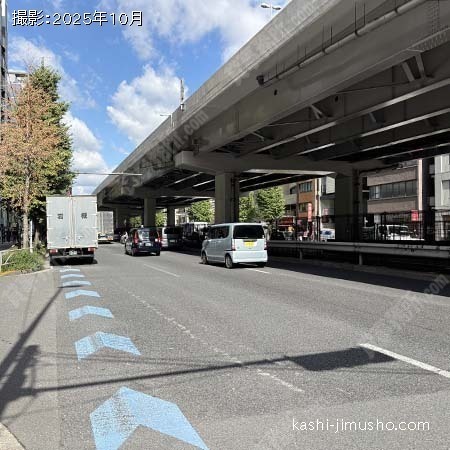 前面道路(昭和通り)
