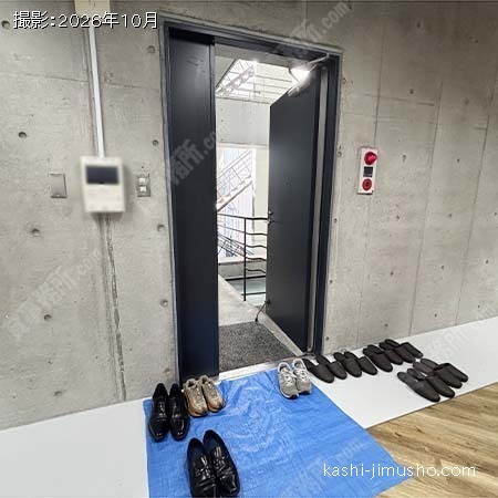 貸室入口