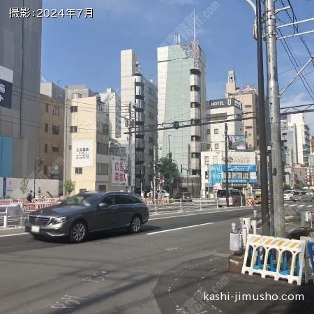 前面道路(春日通り)