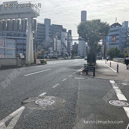 前面道路(山手通り)