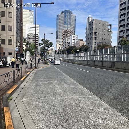 前面道路(山手通り)