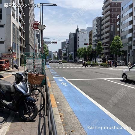 前面道路(新宿通り）