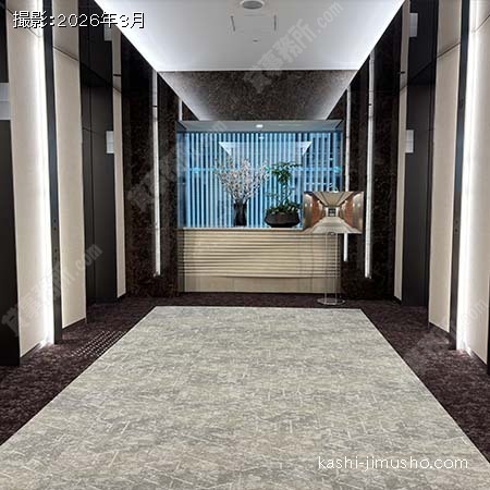 貸室階エレベーターホール