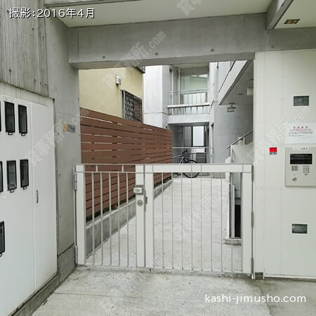 ビル入口 ビル入口