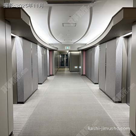 貸室階エレベーターホール