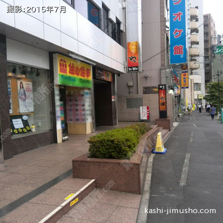 ビル前