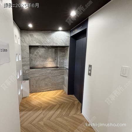 貸室階エレベーターホール(5階)