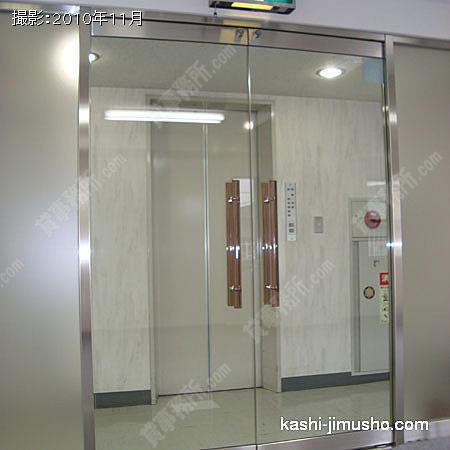 貸室入口 