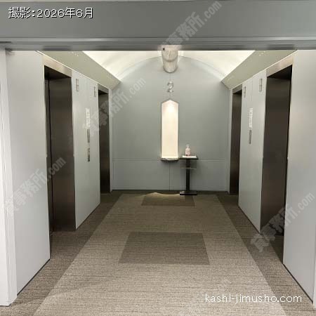 貸室階エレベーターホール
