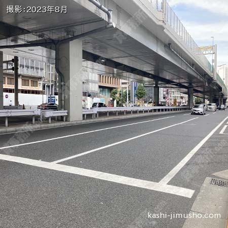 前面道路(六本木通り)