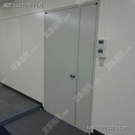 貸室入口 