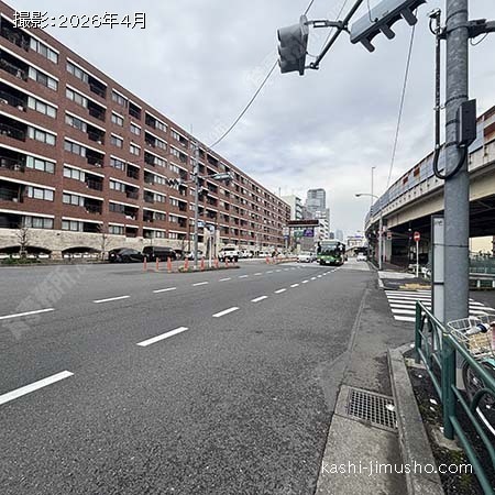 前面道路(明治通り）