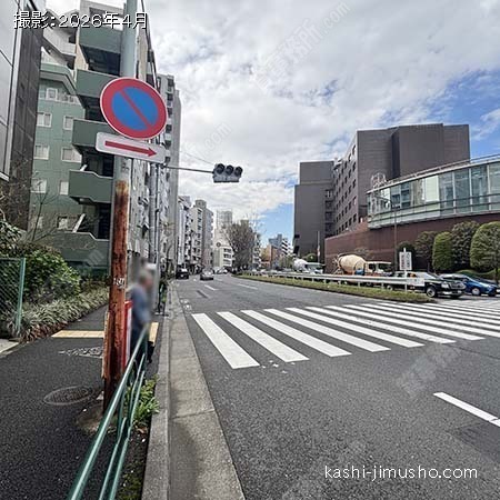 前面道路(明治通り）